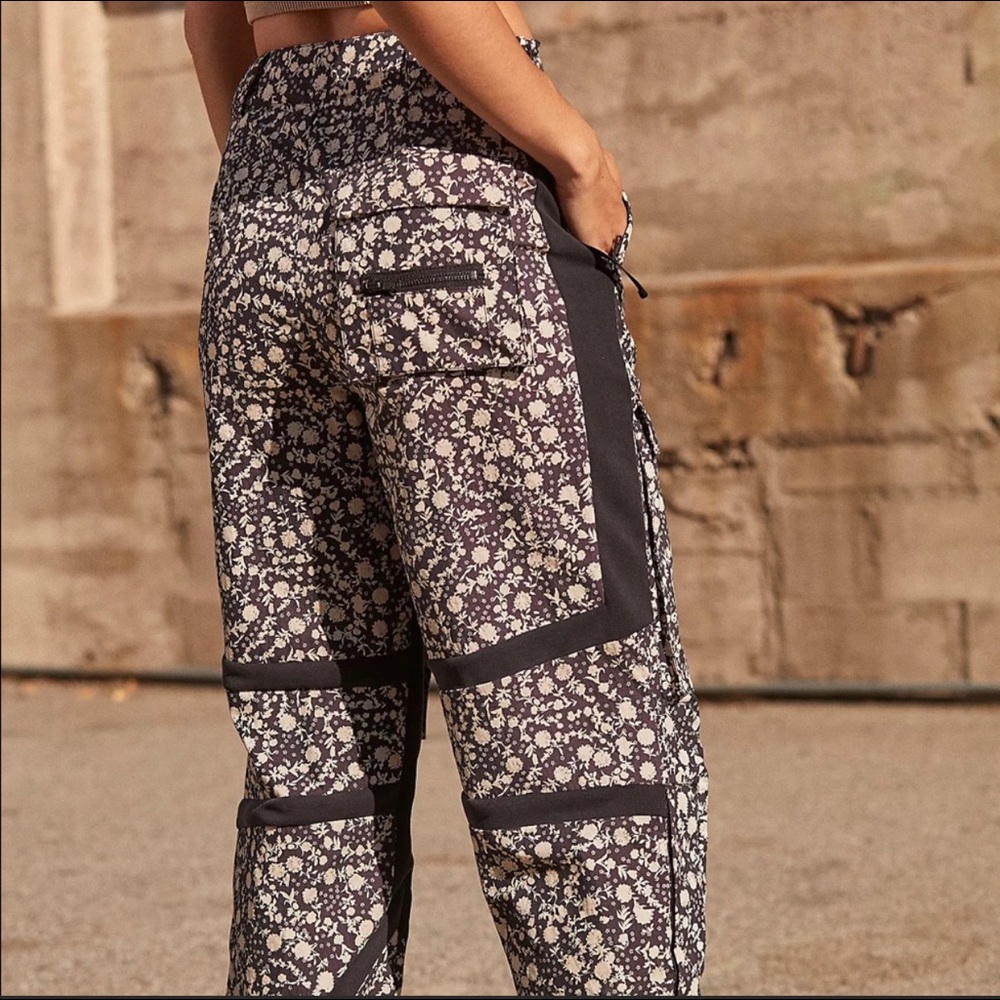 Free People Love You Back printed pants - M - NWT
